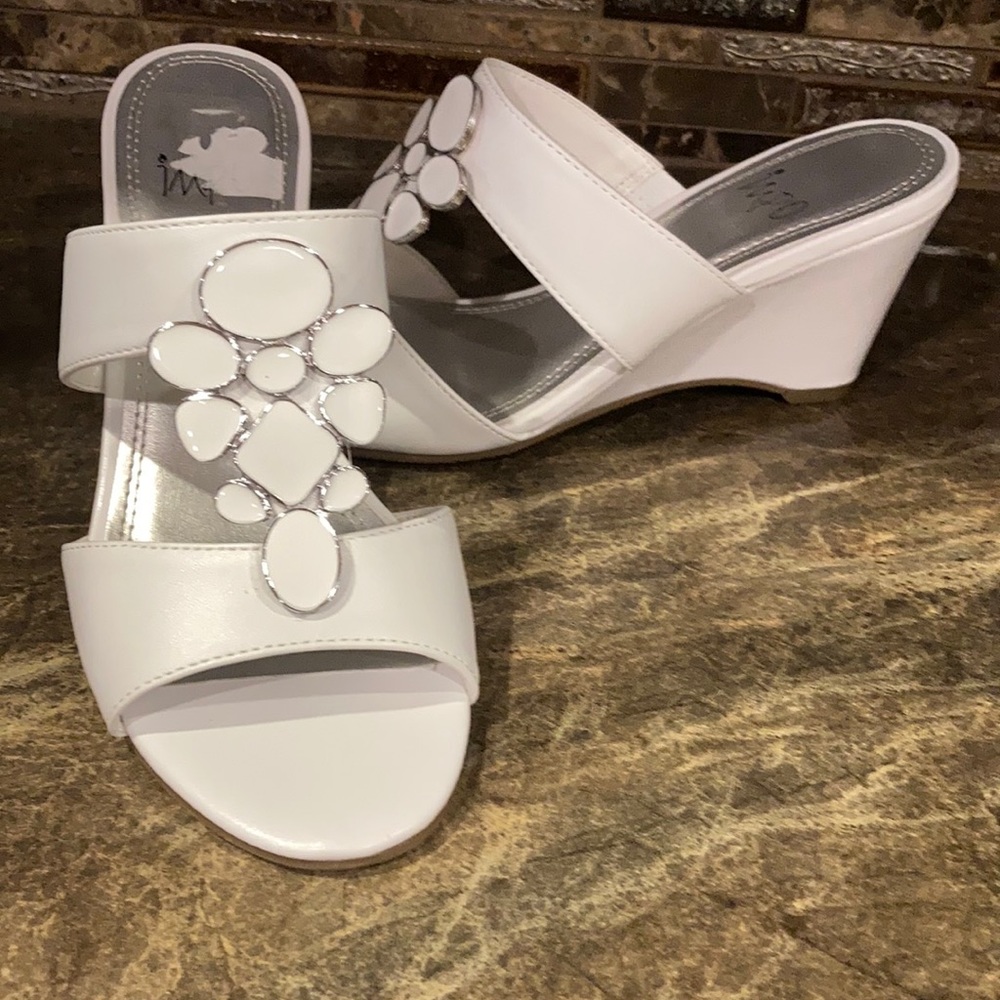 Dressy wedge